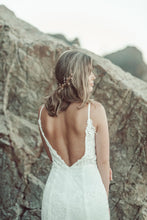 Load image into Gallery viewer, Bella Vine